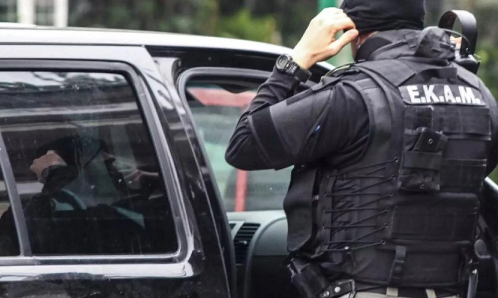 Ηράκλειο: Οδηγός πυροβόλησε οδηγό σε κεντρική λεωφόρο – Δείτε εικόνες από το σημείο